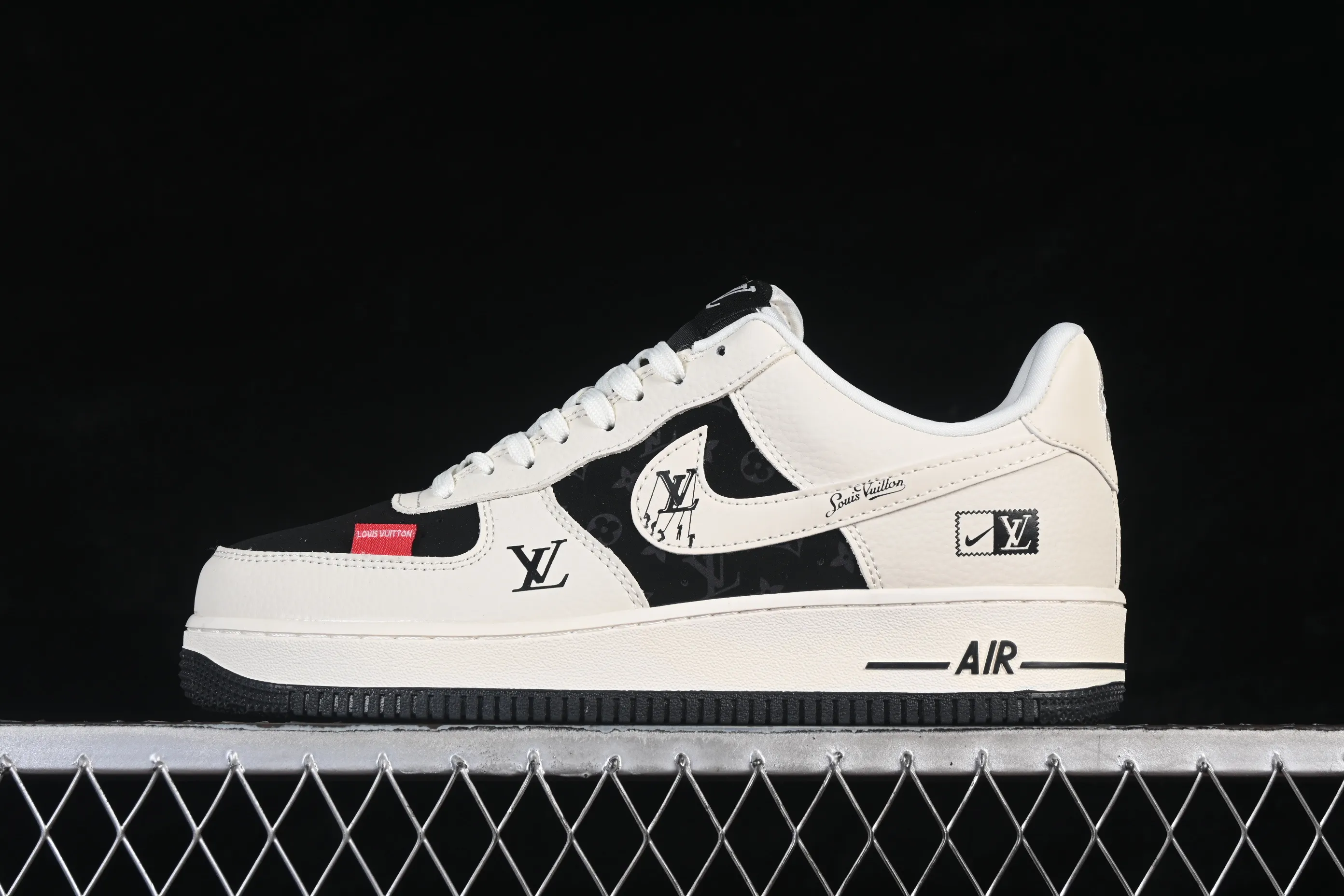 All categories Nk Air Force 1 Air Force series Nk Air Force 1 Low Air Force low top Nike Air Force 1'07 Low Classic presbyopic black stitching Air Force 1 low top casual sneakers DF0188-137
